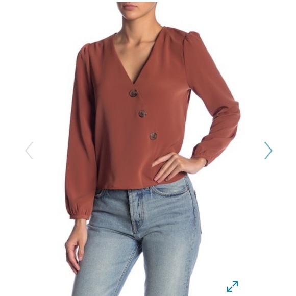 🆕 Elodie Asymmetrical Button Down Blouse - Picture 5 of 6